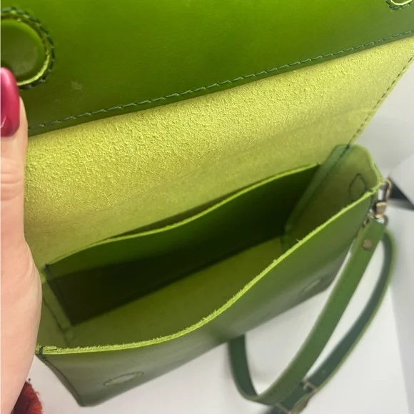 Portland Leather Green Apple Metro Crossbody Bag - Picture 4 of 4